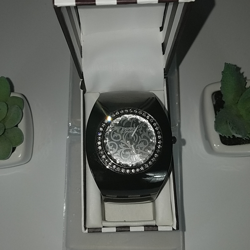 Figaro Couture, Stainless Steel Quartz movement